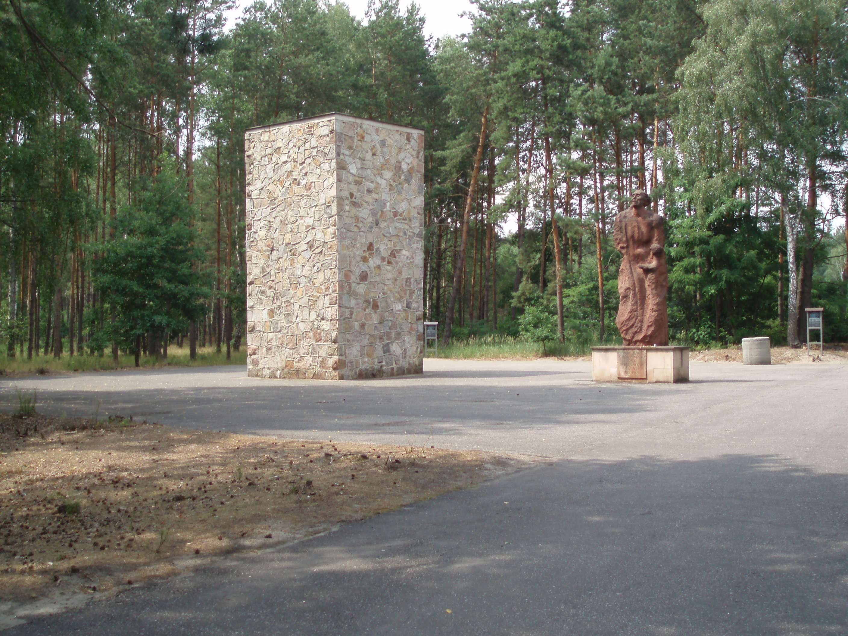 Sobibor statue